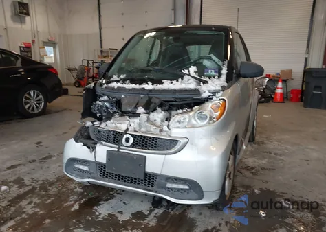 2015 Smart Fortwo Passion z USA, uszkodzony, nr VIN WMEEJ3BA2FK809203